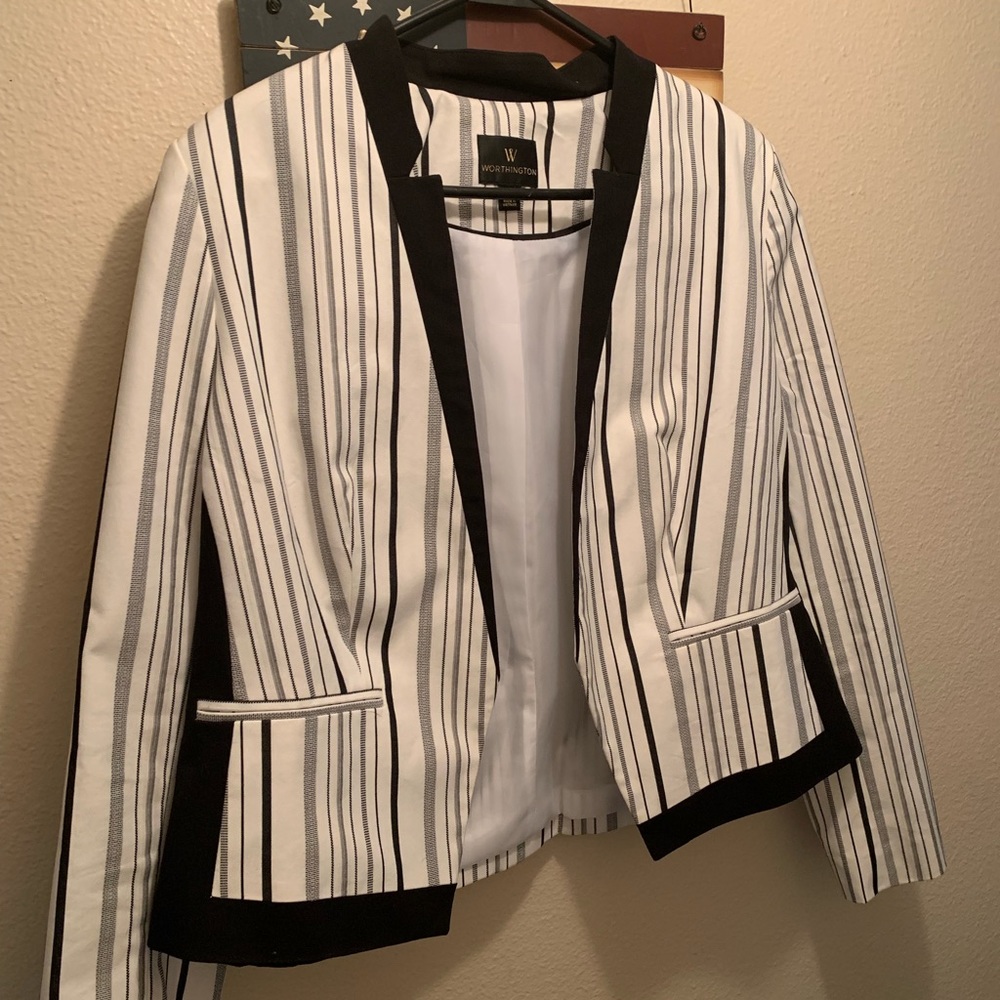 Super cute blazer!